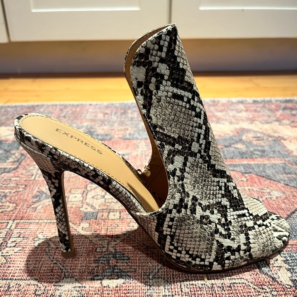 Express Snake Print Peep Toe Heels NEVER WORN OUTSIDE - Size 9.5